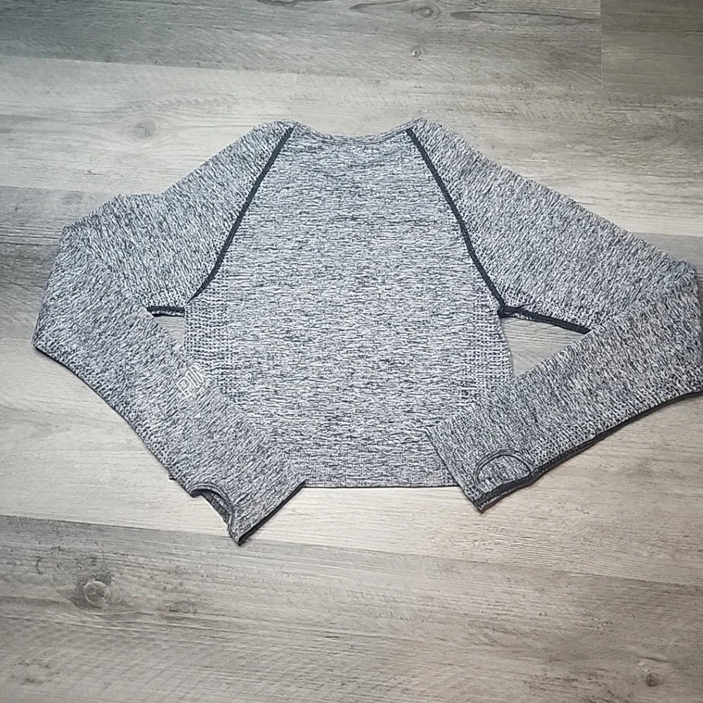 Victoria Secret PINK Top Womens Sz M Gray Long Sleeve Seamless Cropped - Picture 2 of 9